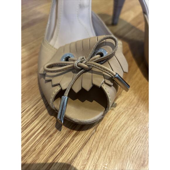 Tod's tan/Beige Leather Suede Peep Toe Dosary Pumps Size 7 studs bow front Italy - Picture 2 of 15
